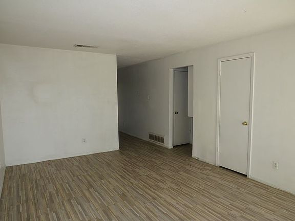 3rd image of 1904 Cedarhill Dr #D