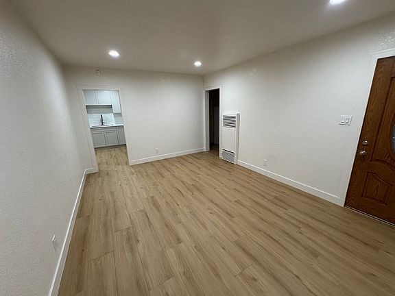 5th image of 9236 Van Ruiten St