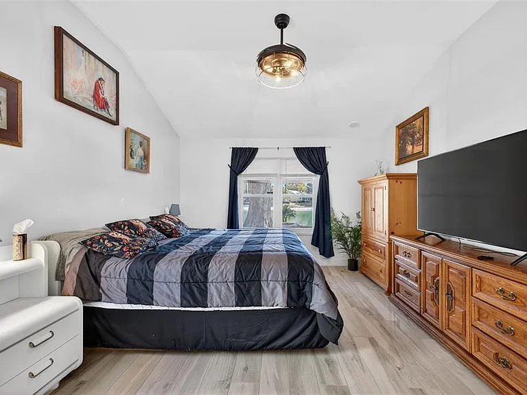 411 Del Mar Dr — Photo 6