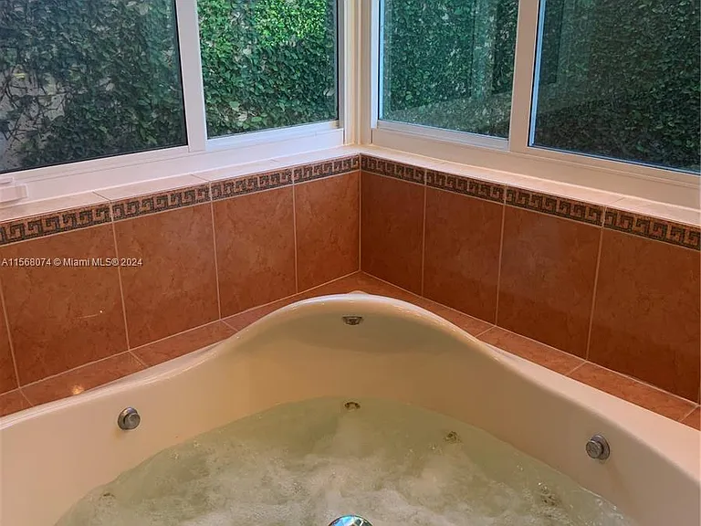 7625 SW 75th Ave — Photo 13