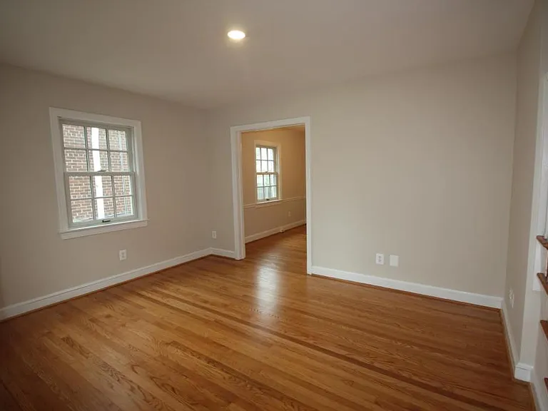 712 N Oakland St — Photo 3