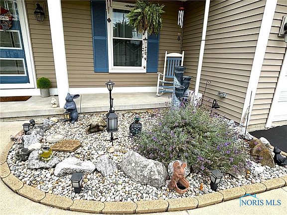 3rd image of 1041 N Ironwood Dr