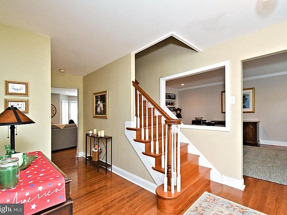4th image of 105 Pauline Cir