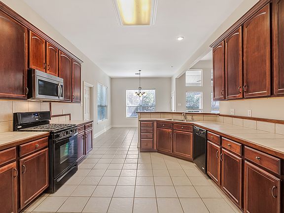 5th image of 770 Waxwing Dr