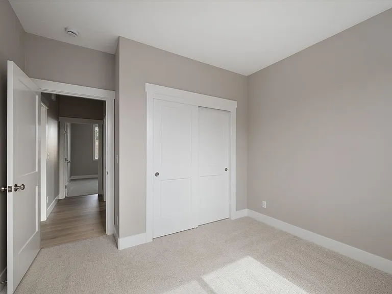 2720 S Beech St — Photo 33