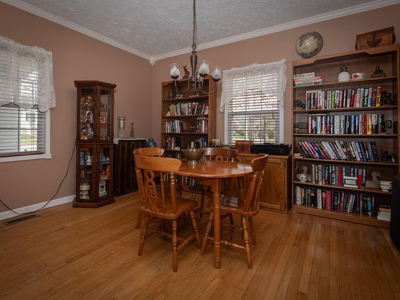 3rd image of 107 Pickett Ave