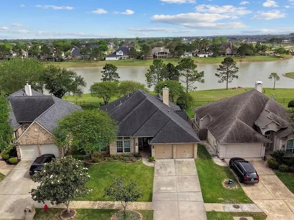 1575 Garden Lakes Dr, Friendswood, TX 77546