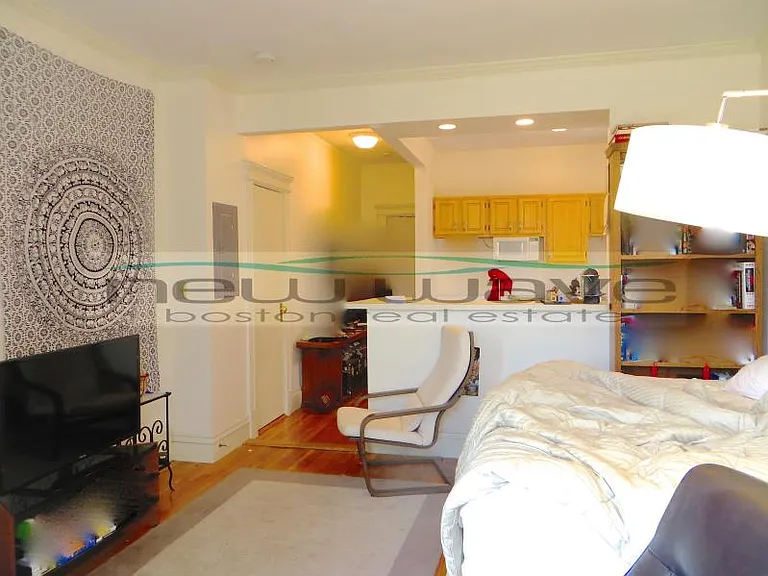104 Queensberry St #7 — Photo 4
