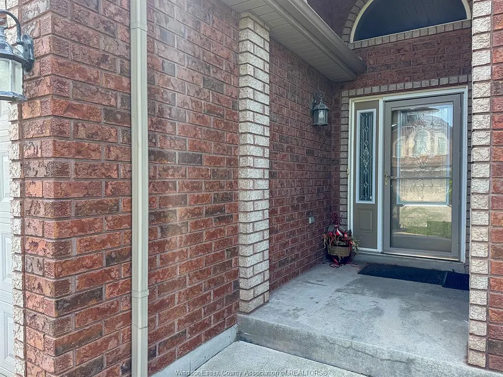 4 bed, $3,295 — Photo 2