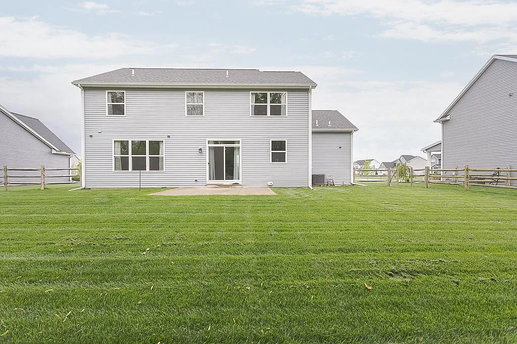 4 bed, 2.5 bath, 2444 sqft, $3,400 — Photo 4