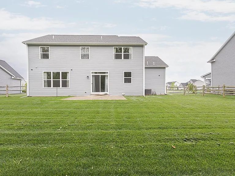 114 Valley Hall Dr — Photo 4