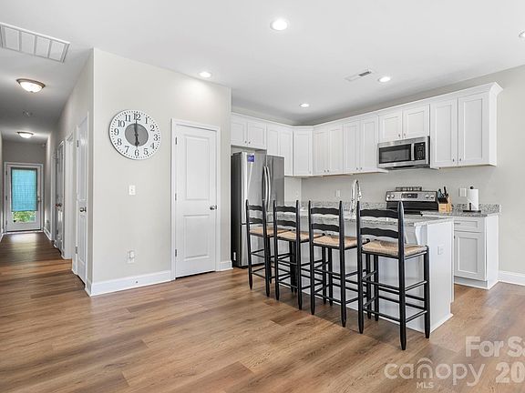 3rd image of 402 2nd St