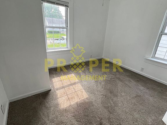 4th image of 427 McNary Ave