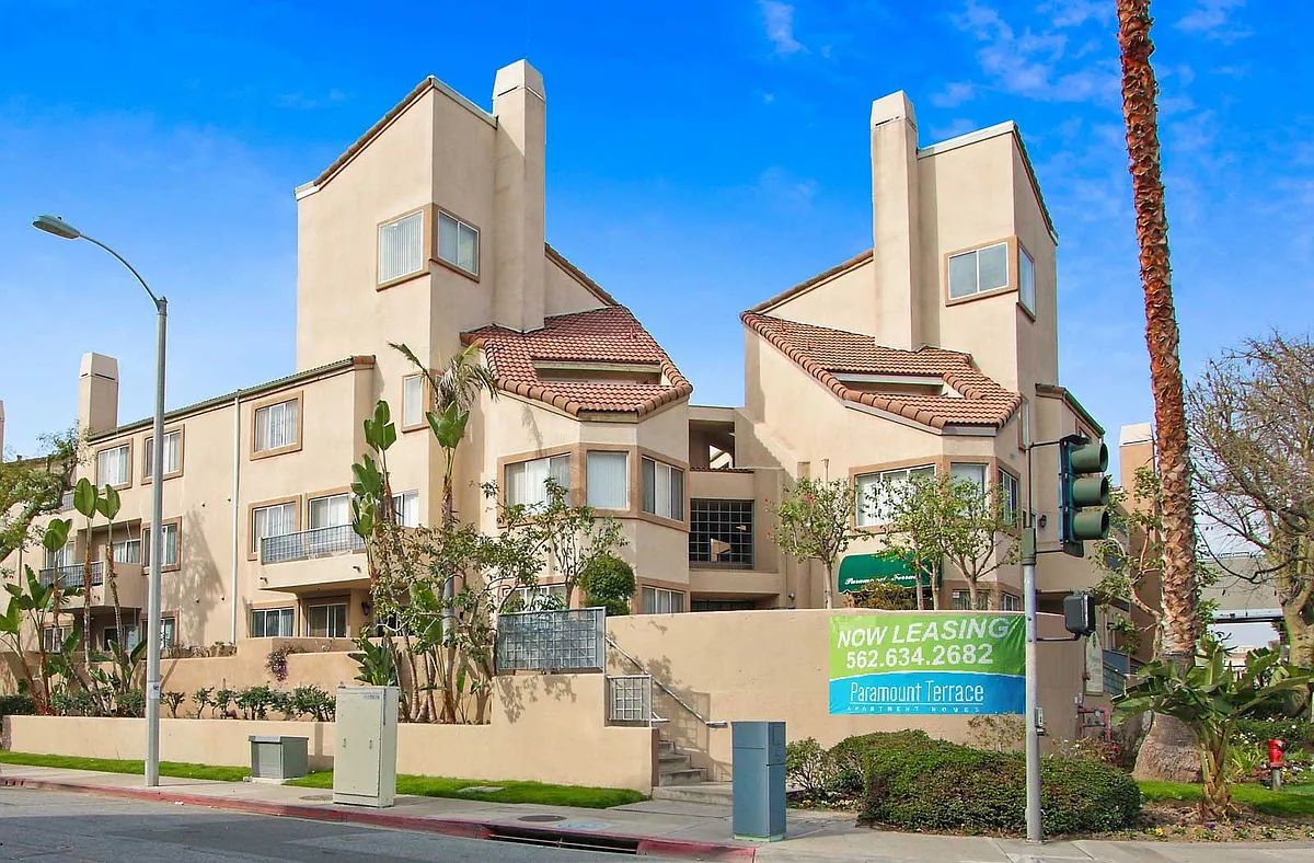 Building Photo - Paramount Terrace
