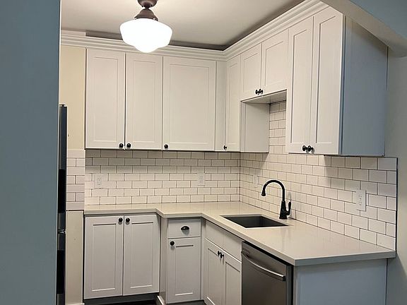 3rd image of 4405 Corliss Ave N APT 204