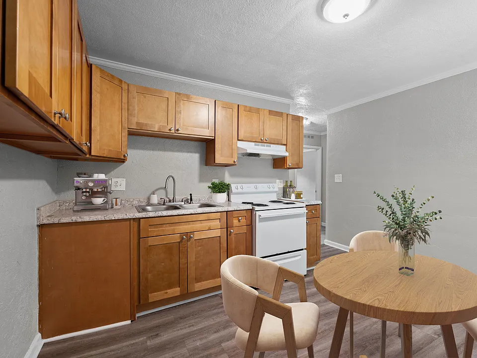 703 Alexander St #2