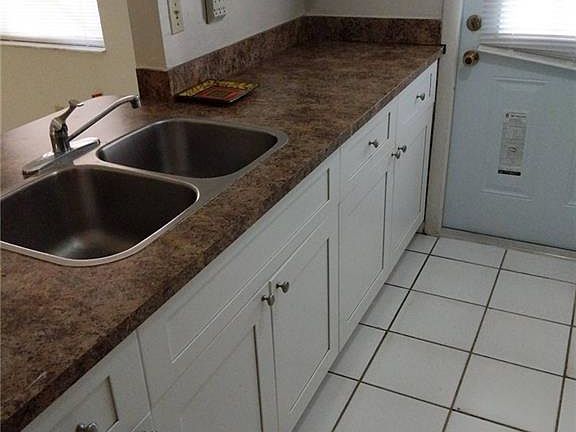 5th image of 507 SE 6th Ave APT 2