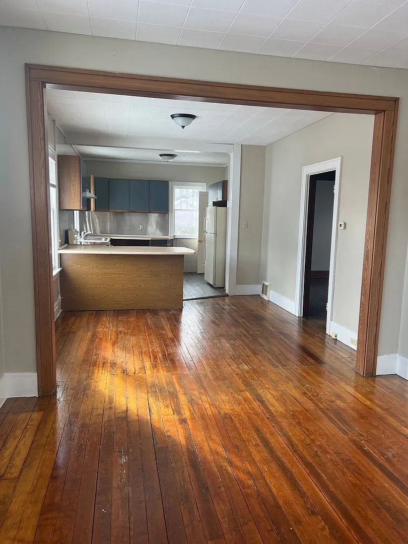 Lovely 2 Bedroom Southside Holland — Photo 4