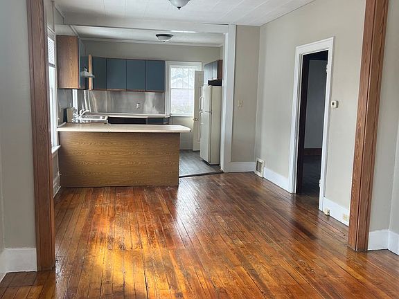 4th image of 332 W 19th St