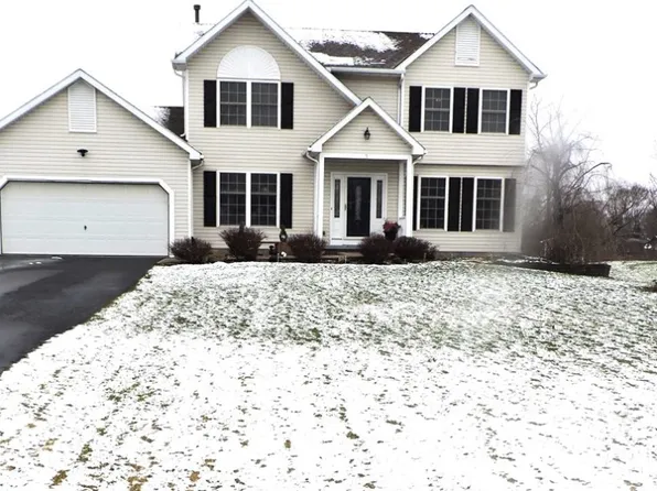 3 Scarlet Pine Cir, Brockport, NY 14420