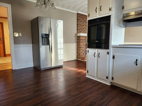 4th image of 204 Adams Blvd
