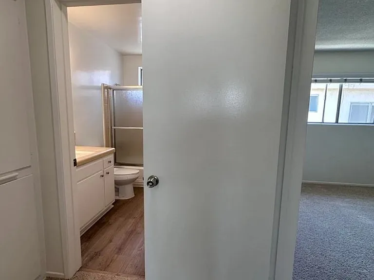 1219 Barry Ave #3 — Photo 9