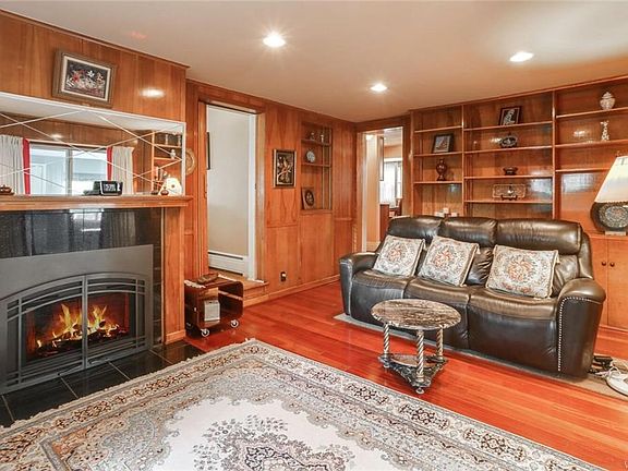 5th image of 209 Woodbridge Ave