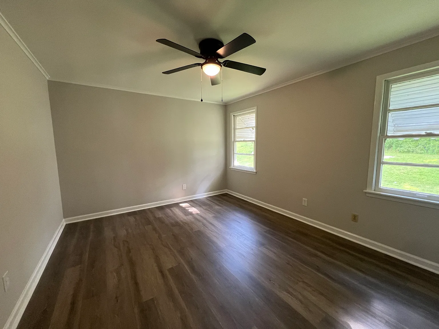 503 S Foster Dr — Photo 2