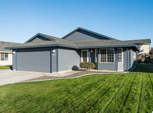 8215 Lopez Dr, Pasco, WA