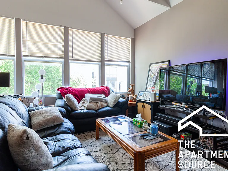 1239 W Ohio St #3 — Photo 8