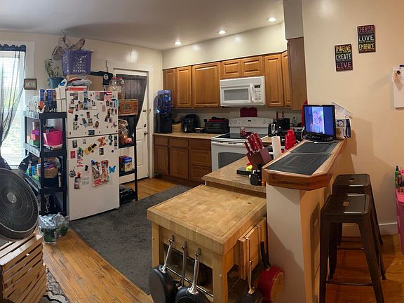 4th image of 135 Jansen Avenue