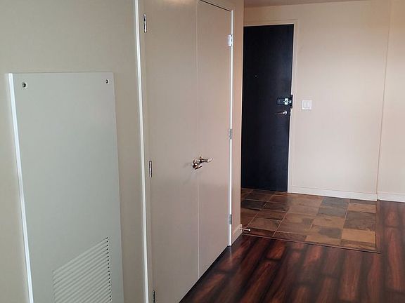4th image of 1515 Dock St Unit 823