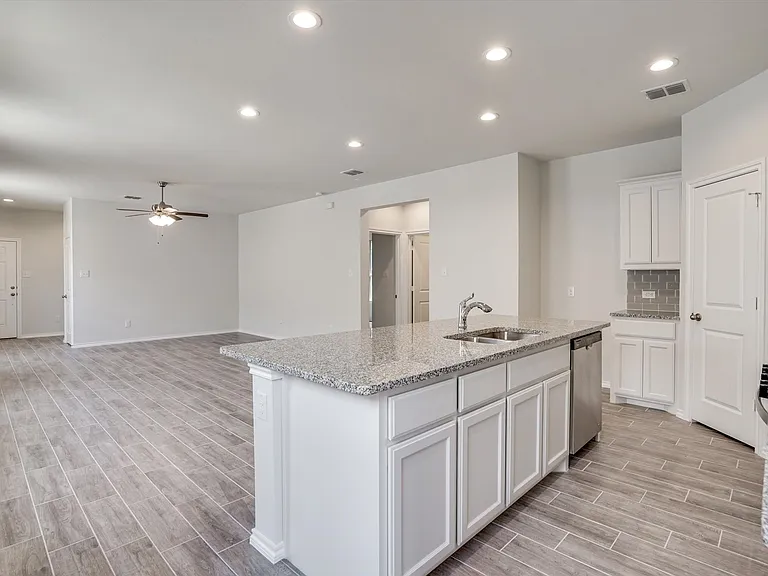 2330 Aspen Hill Dr — Photo 13