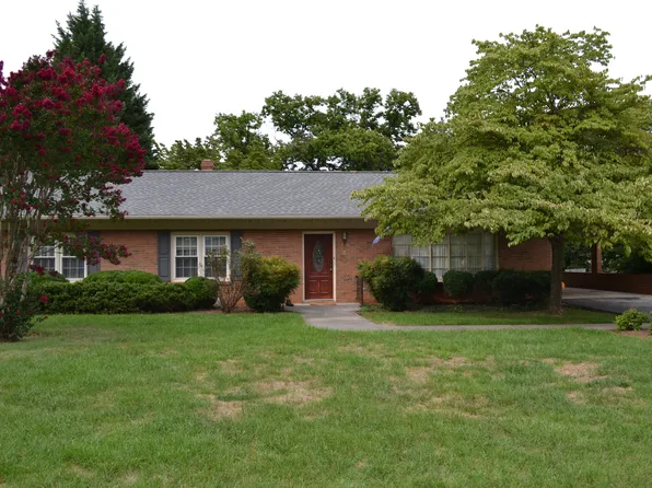 2120 Brookfield Dr, Roanoke, VA 24018