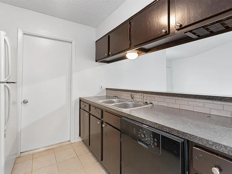 8703 Pineridge Dr #B — Photo 7