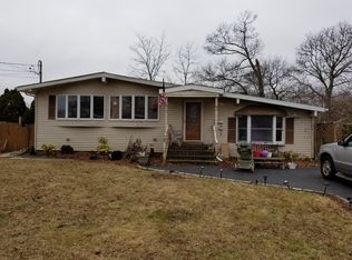 44 Peter Rd, Ronkonkoma, NY 11779