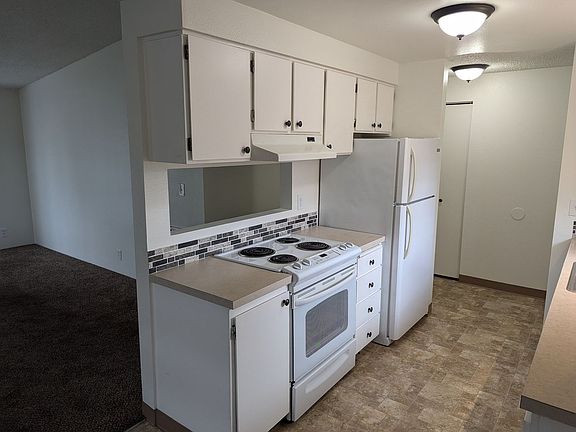 5th image of 341-394 Aaron Ct NE #374