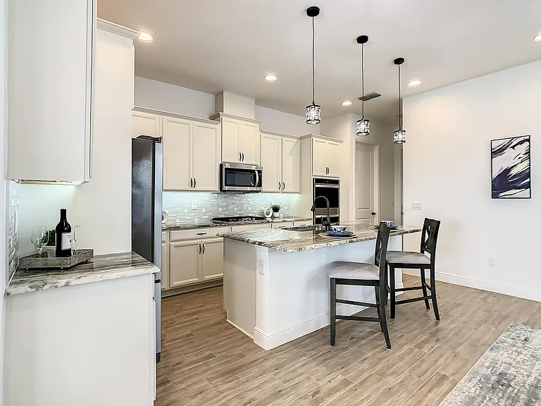 15707 Vetta Dr — Photo 44
