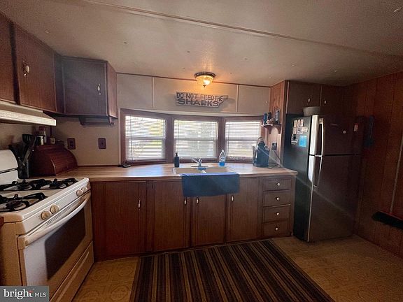 2nd image of 27 Carriage Ln #15336