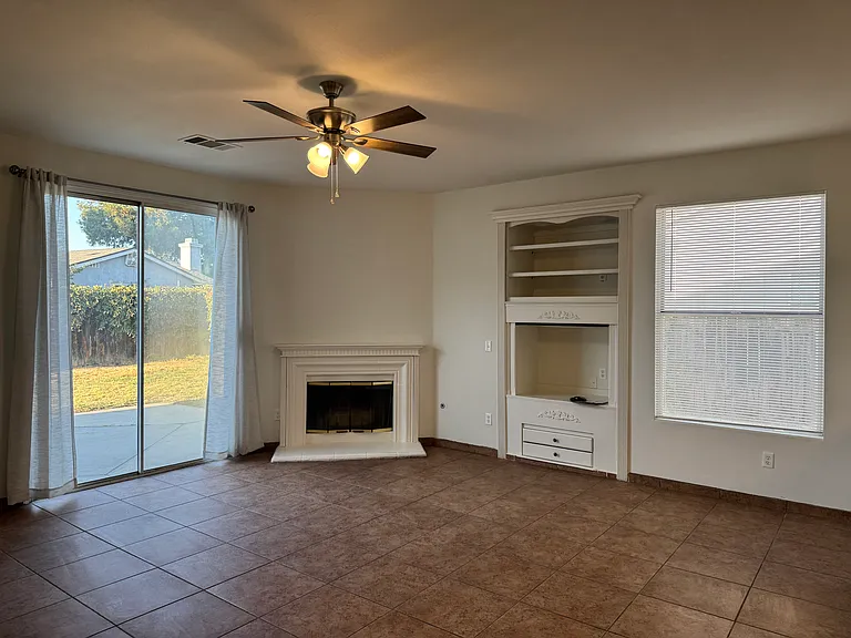 2222 W Vine Ave — Photo 7