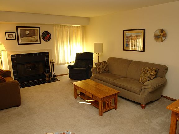 3rd image of 1225 Darnell Dr