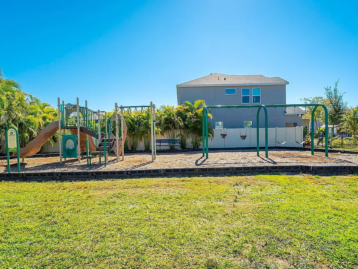 5 bed, 3247 sqft, $4,500 — Photo 3