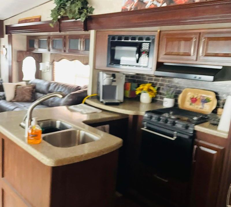 2nd image of 2214 Hoffmann Ln #Rv