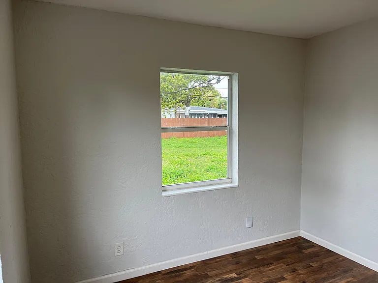 1327 SW 22nd Ave — Photo 7