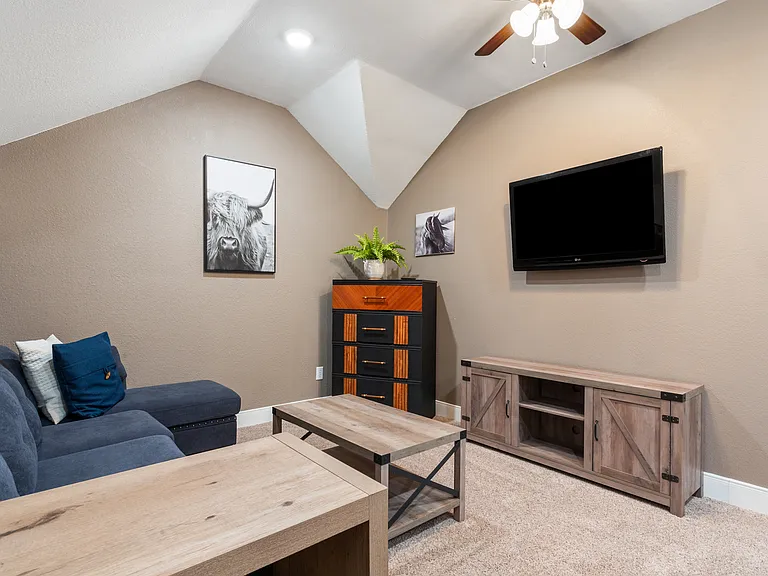 8464 Spicewood Springs Rd — Photo 45