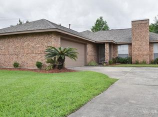 10826 W Mulberry Dr, La Porte, TX 77571