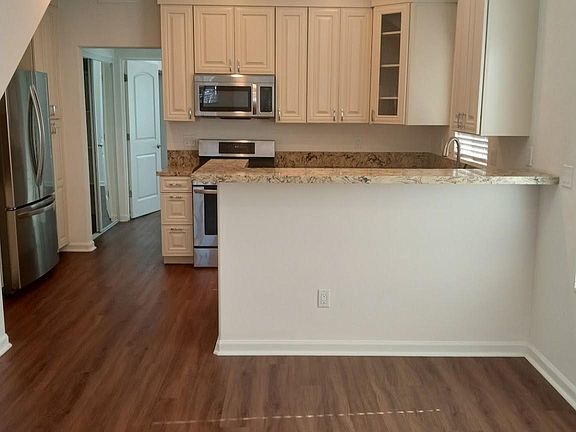 5th image of 3943 Albatross St #3943