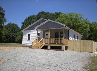 421 Crater St, Burlington, NC 27217