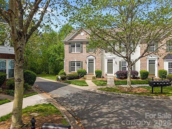 3rd image of 9584 Blossom Hill Dr