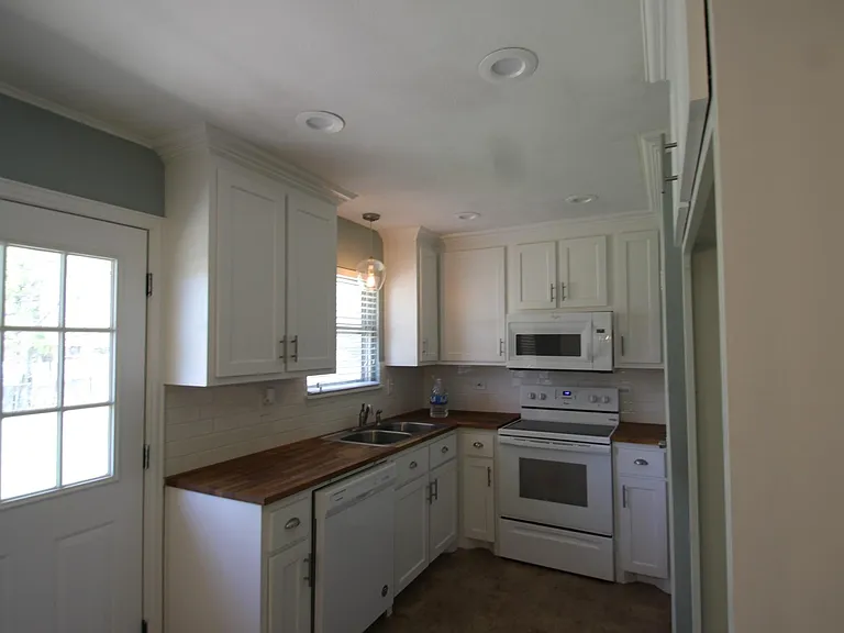 1921 Deborah Dr — Photo 14